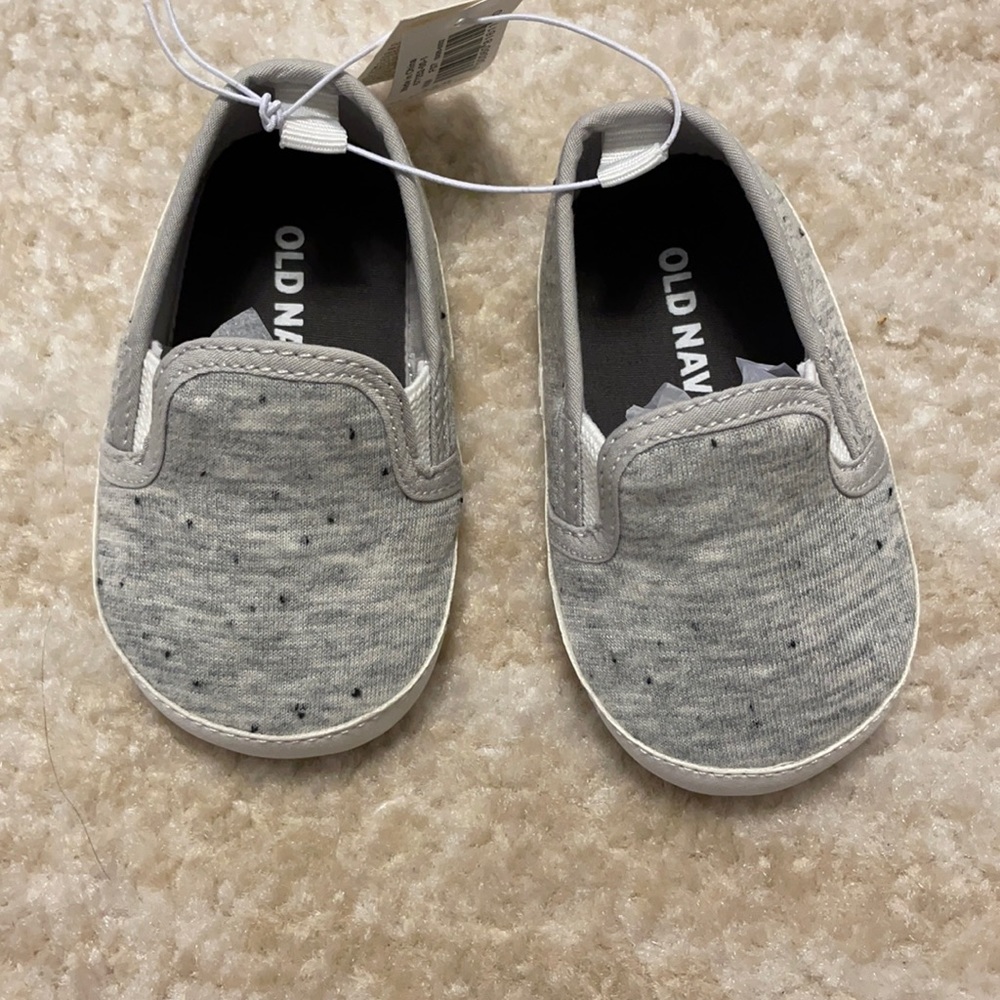 NWT Old Navy Gender Neutral Super Cute Gray Speckled Fabric Tennis Shoes!
